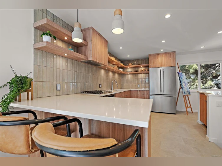 7-210 Douglas Street, Victoria, BC, V8V 2P2 - 2