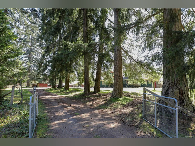 860 E Garden Road, Qualicum Beach, BC, V9K 1N2 - 23