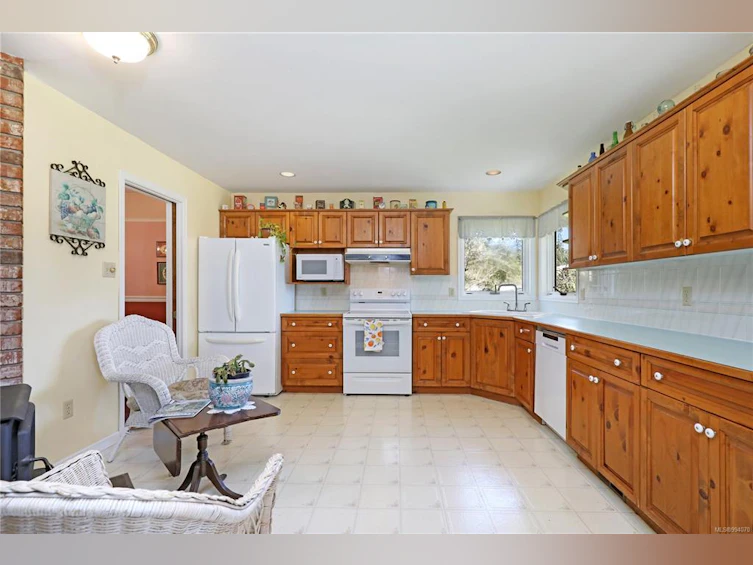 860 E Garden Road, Qualicum Beach, BC, V9K 1N2 - 29