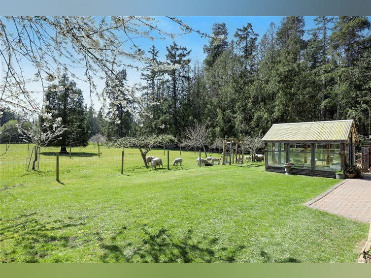 860 E Garden Road, Qualicum Beach, BC, V9K 1N2 - 45