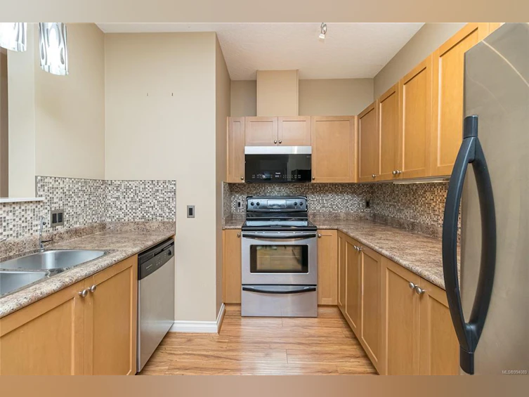 208-820 Short Street, Saanich, BC, V8X 2V5 - 7
