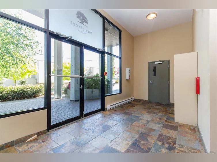 208-820 Short Street, Saanich, BC, V8X 2V5 - 20