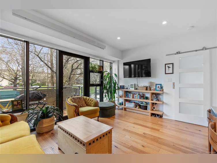 N207-1105 Pandora Street, Victoria, BC, V8V 3P9 - 9