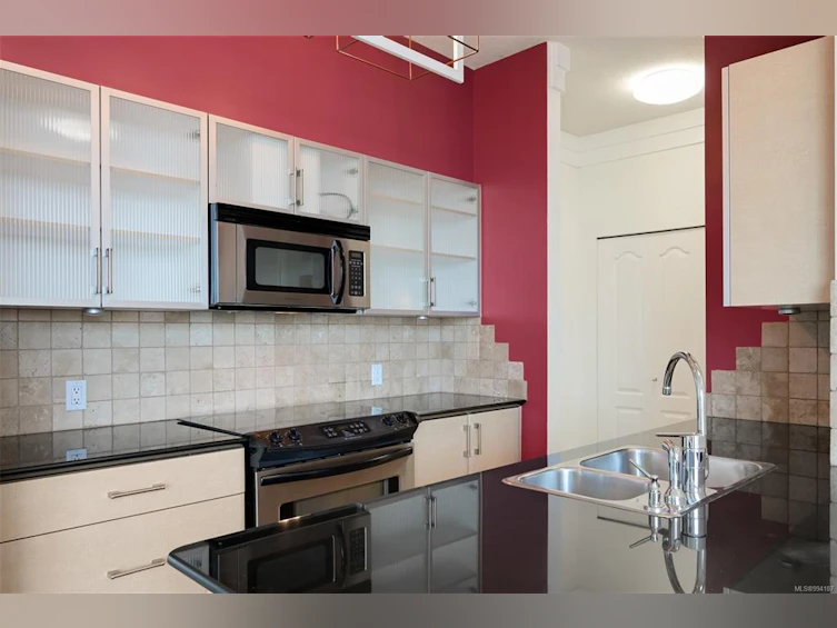 810-845 Yates Street, Victoria, BC, V8X 4Z3 - 11
