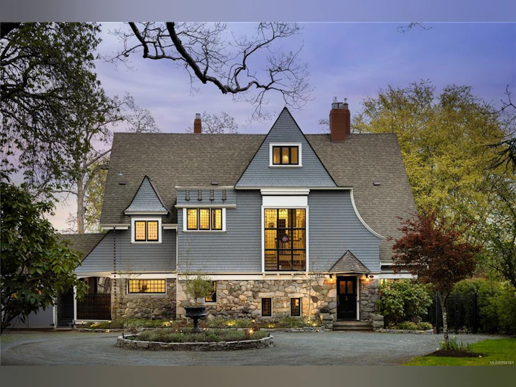 1745 Rockland Avenue, Victoria, BC, V8S 1W6