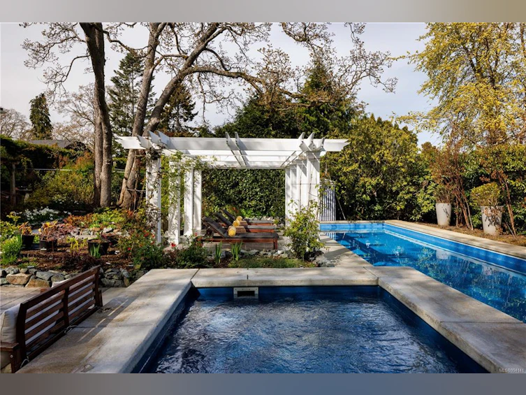 1745 Rockland Avenue, Victoria, BC, V8S 1W6 - 2