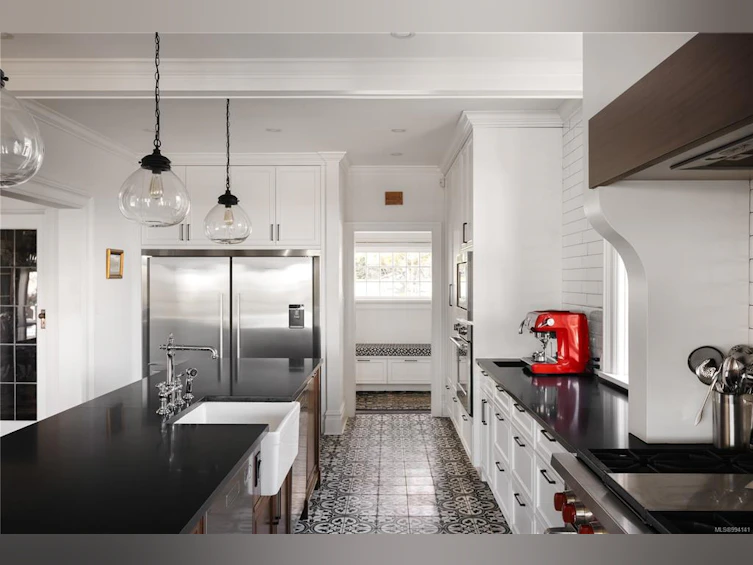 1745 Rockland Avenue, Victoria, BC, V8S 1W6 - 16