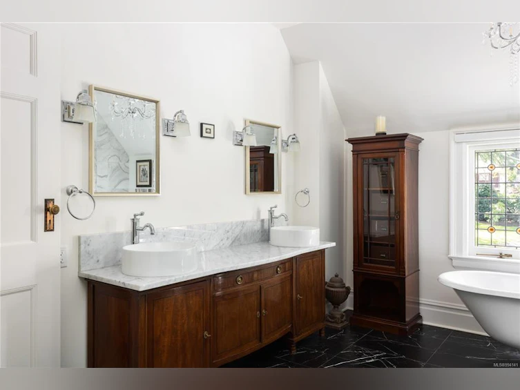 1745 Rockland Avenue, Victoria, BC, V8S 1W6 - 36