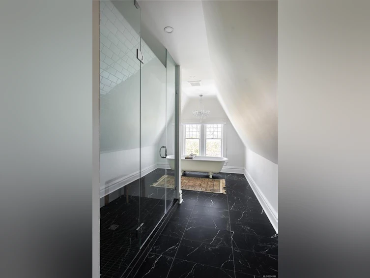 1745 Rockland Avenue, Victoria, BC, V8S 1W6 - 47