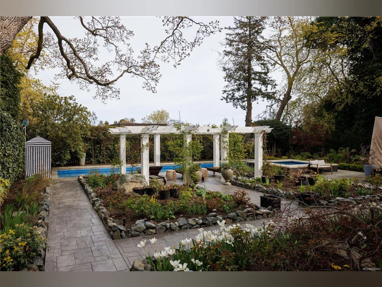 1745 Rockland Avenue, Victoria, BC, V8S 1W6 - 53
