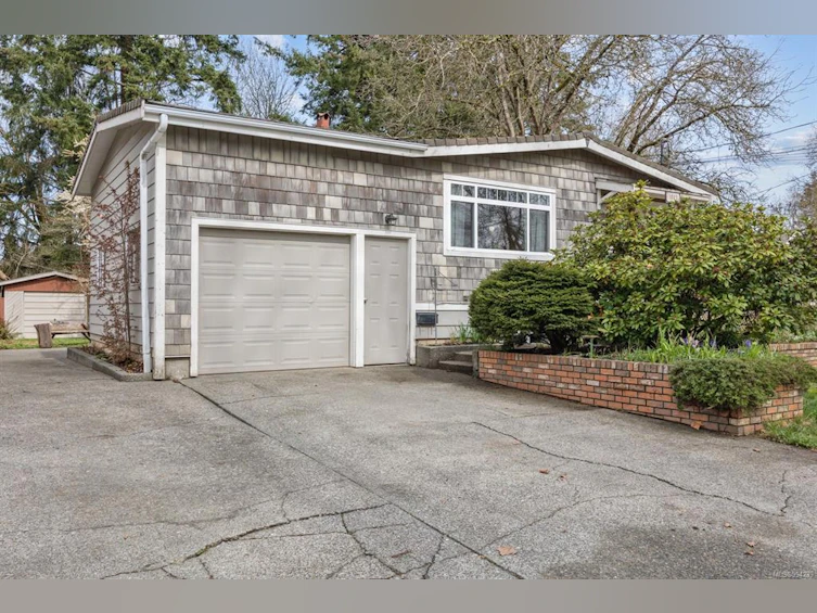 1043 2nd Street, Courtenay, BC, V9N 1C5 - 2