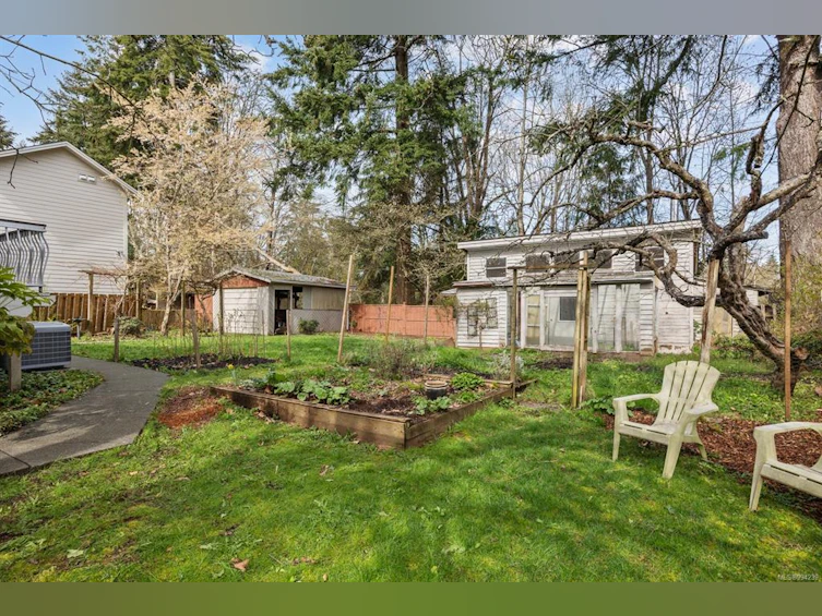 1043 2nd Street, Courtenay, BC, V9N 1C5 - 4