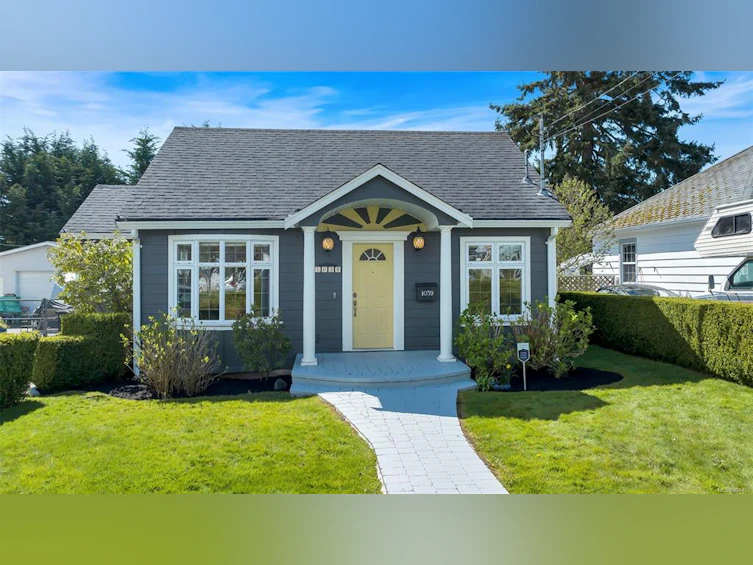 1039 Dunsmuir Road, Esquimalt, BC, V9A 5C5 - 2