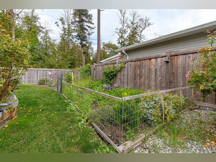 31-7586 Tetayut Road, Central Saanich, BC, V8M 0B4 - 31