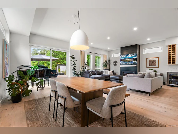 9499 Maryland Drive, Sidney, BC, V8L 2R7 - 5