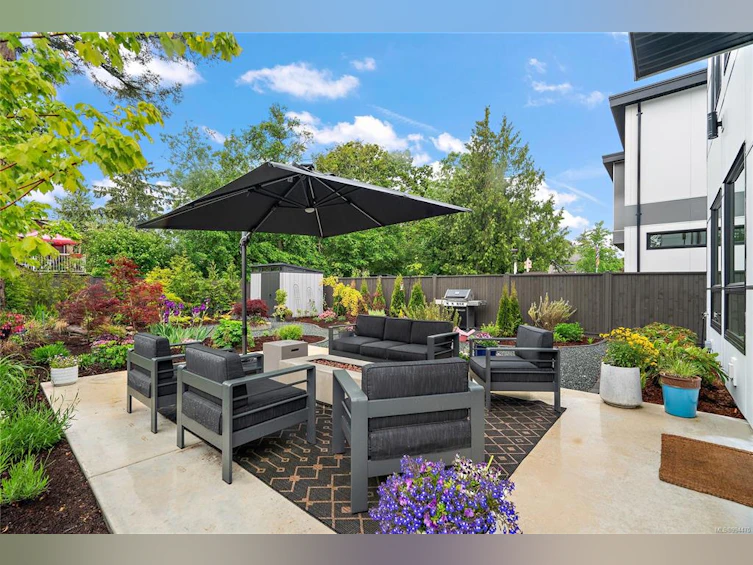9499 Maryland Drive, Sidney, BC, V8L 2R7 - 6