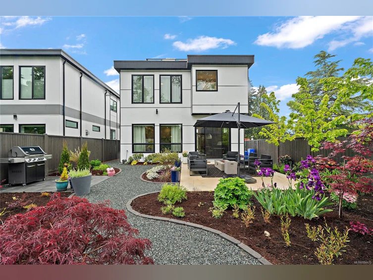 9499 Maryland Drive, Sidney, BC, V8L 2R7 - 30