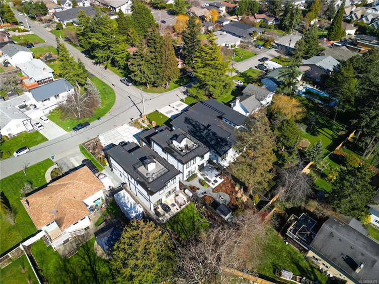 9499 Maryland Drive, Sidney, BC, V8L 2R7 - 32
