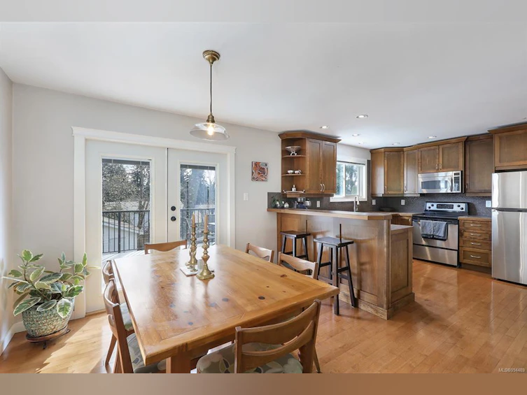 2285 Robb Avenue, Comox, BC, V9M 1J2 - 10
