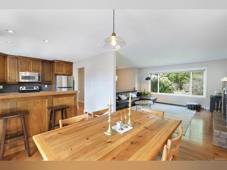 2285 Robb Avenue, Comox, BC, V9M 1J2 - 11