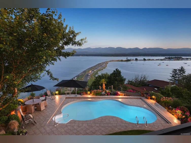 1133 Yates Road, Comox, BC, V9M 3X3 - 4
