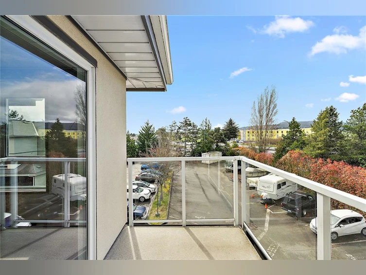 301-2227 James White Boulevard, Sidney, BC, V8L 1Z5 - 4