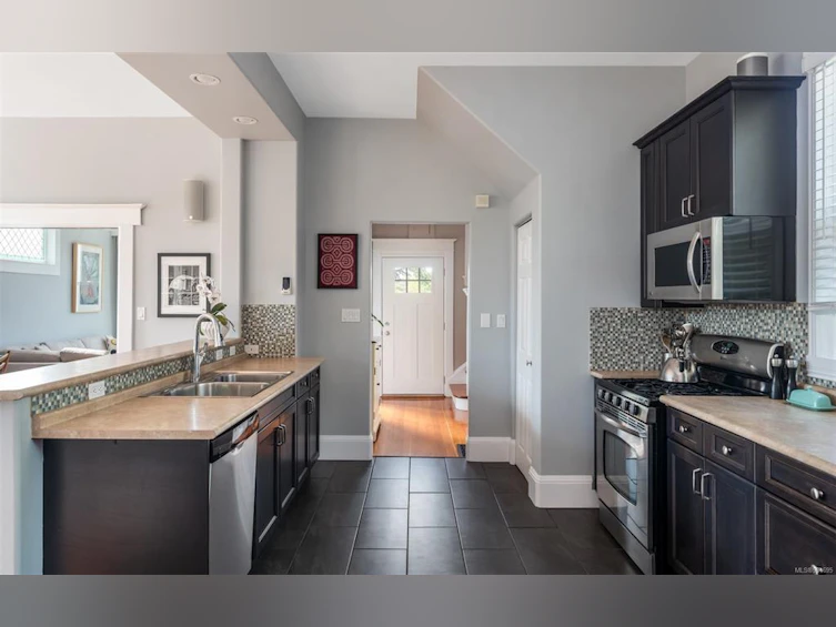 1330 Haultain Street, Victoria, BC, V8R 2J5 - 9