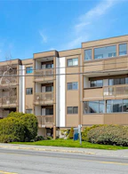 303 830 Esquimalt Road