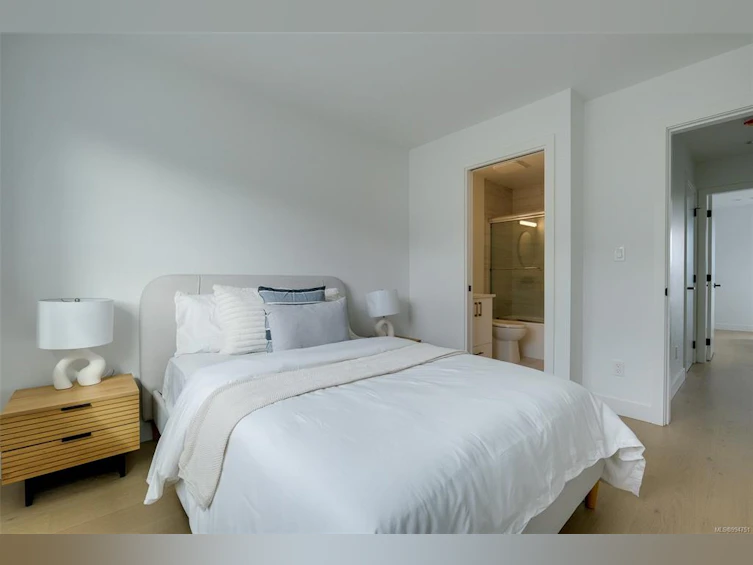 Unit 2-3907 Cedar Hill Road, Saanich, BC, V8P 3Z8 - 17