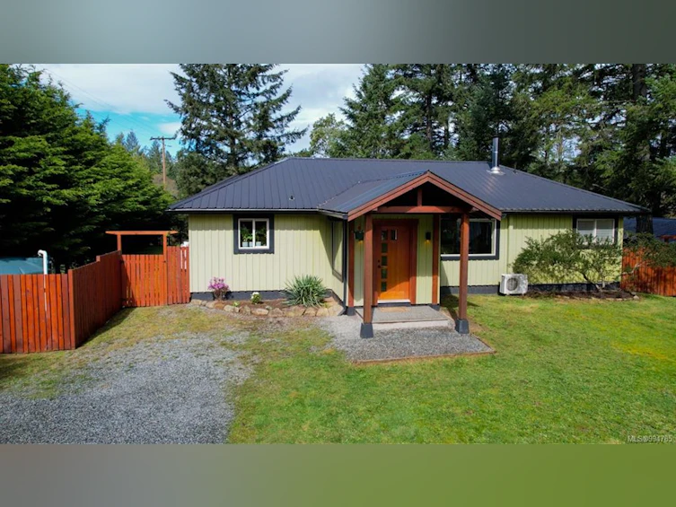 618 South Road, Gabriola Island, BC, V0R 1X4 - 2