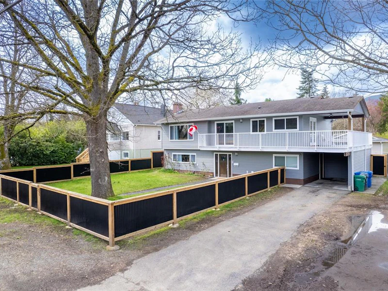 695 Bruce Avenue, Nanaimo BC V9R 3Y9