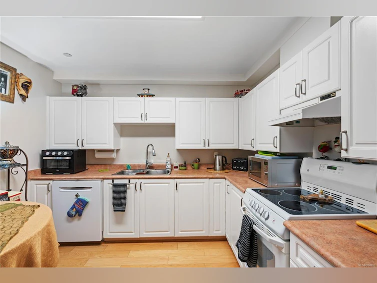101-1070 Southgate Street, Victoria, BC, V8V 2Z2 - 12