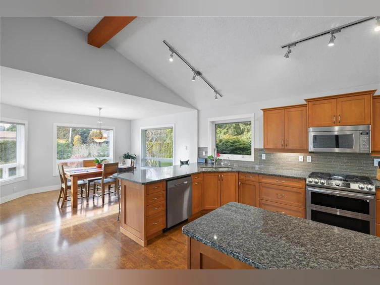 852 Breakwater Road, French Creek, BC, V9P 1Z8 - 5