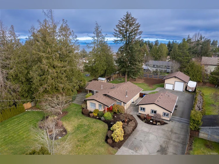 852 Breakwater Road, French Creek, BC, V9P 1Z8 - 11