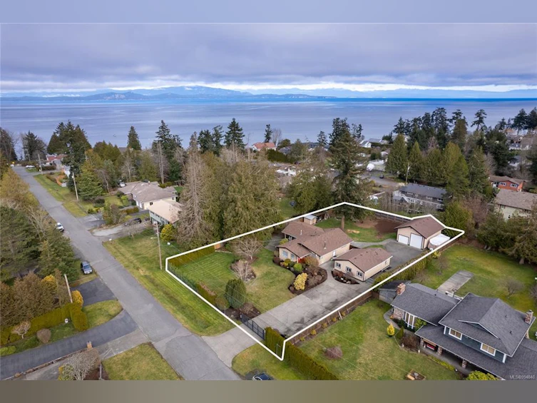 852 Breakwater Road, French Creek, BC, V9P 1Z8 - 12