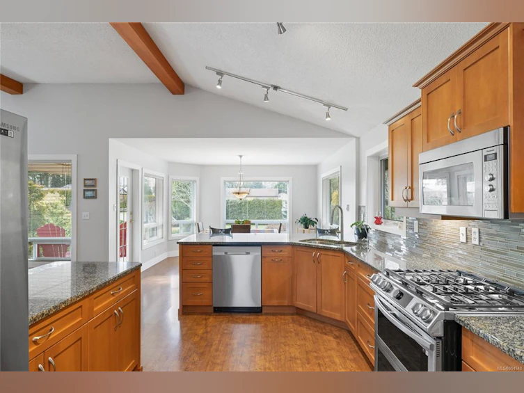 852 Breakwater Road, French Creek, BC, V9P 1Z8 - 26