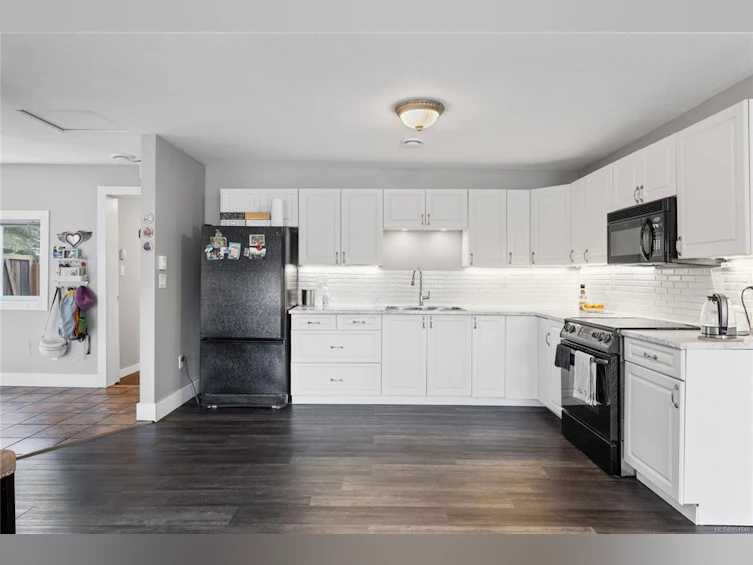 852 Breakwater Road, French Creek, BC, V9P 1Z8 - 38