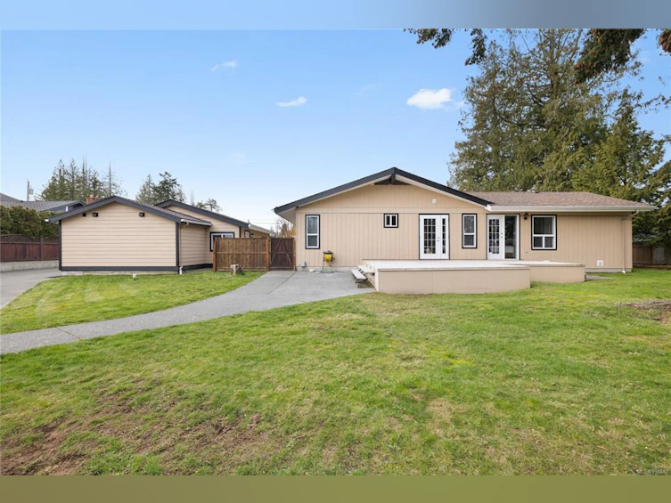 852 Breakwater Road, French Creek, BC, V9P 1Z8 - 52