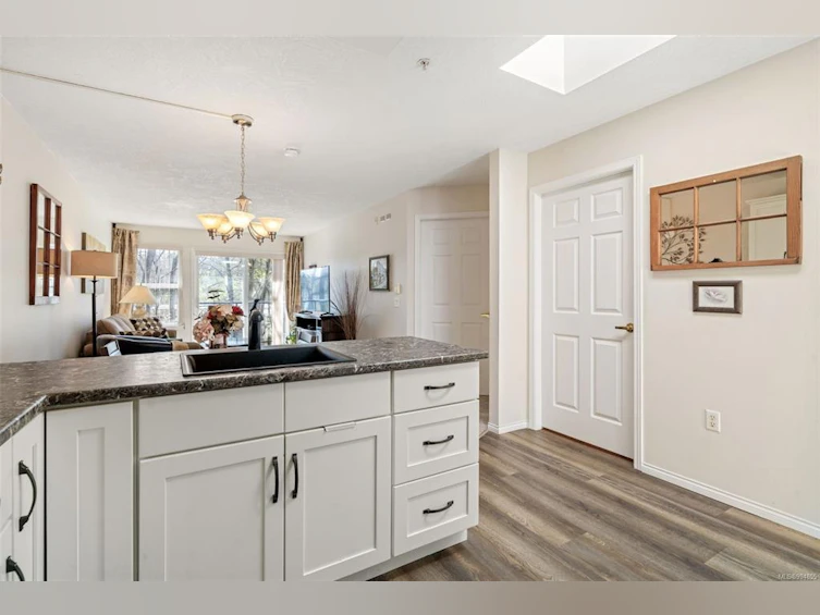 309-1485 Garnet Road, Saanich, BC, V8P 5T5 - 9