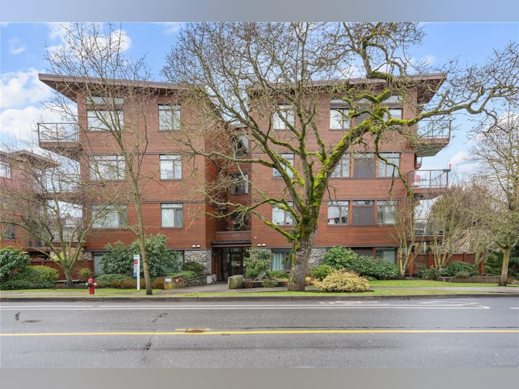 306-3614 Richmond Road, Saanich, BC, V8P 4R5 - 2