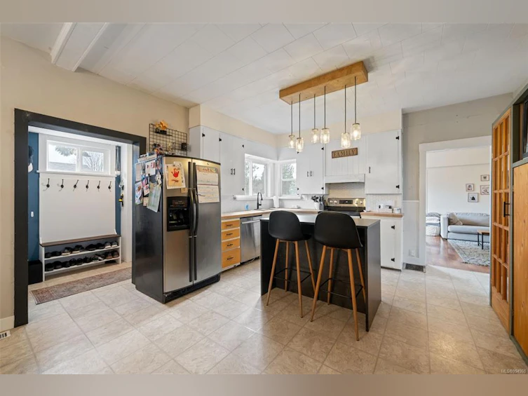 73 Lakeview Avenue, Lake Cowichan, BC, V0R 2G0 - 7