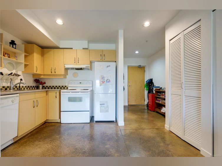 103-90 Regatta Landing, Victoria, BC, V9A 7R2 - 10