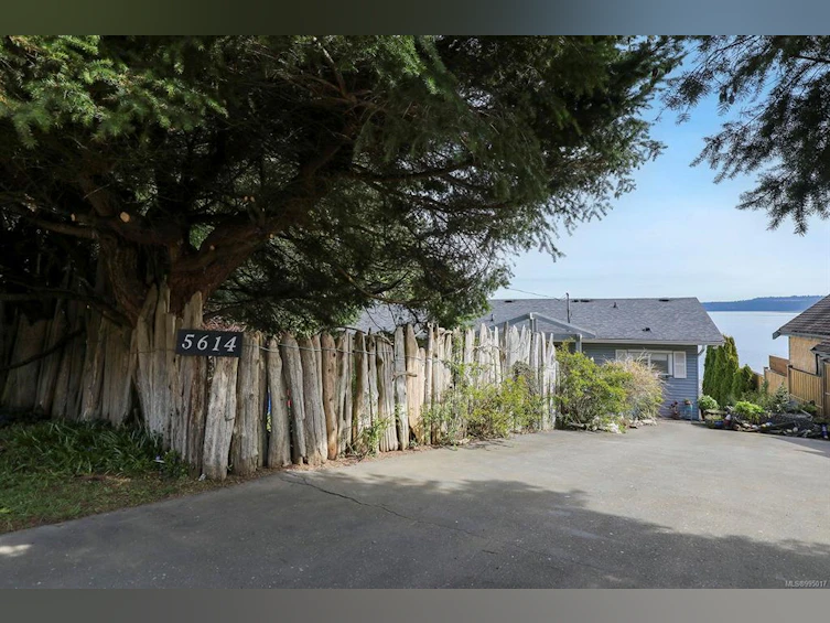 5614 S Island Highway, Union Bay, BC, V0R 3B0 - 14