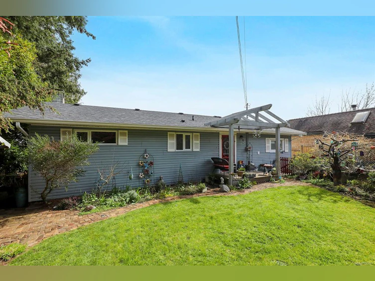 5614 S Island Highway, Union Bay, BC, V0R 3B0 - 17