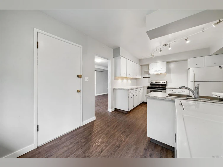 2437 Sooke Road, Colwood, BC, V9B 1Y1 - 5