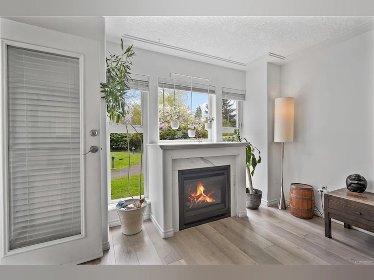 105-400 Dupplin Road, Saanich, BC, V8Z 1B7 - 3