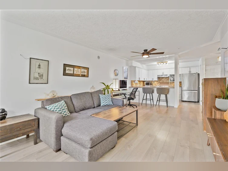 105-400 Dupplin Road, Saanich, BC, V8Z 1B7 - 4