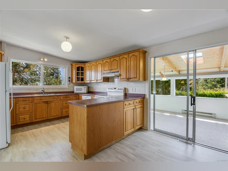 233 Quadra Loop, Quadra Island, BC, V0P 1N0 - 9