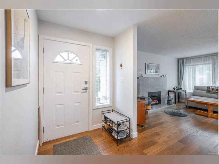 1-10055 Fifth Street, Sidney, BC, V8L 2X8 - 2
