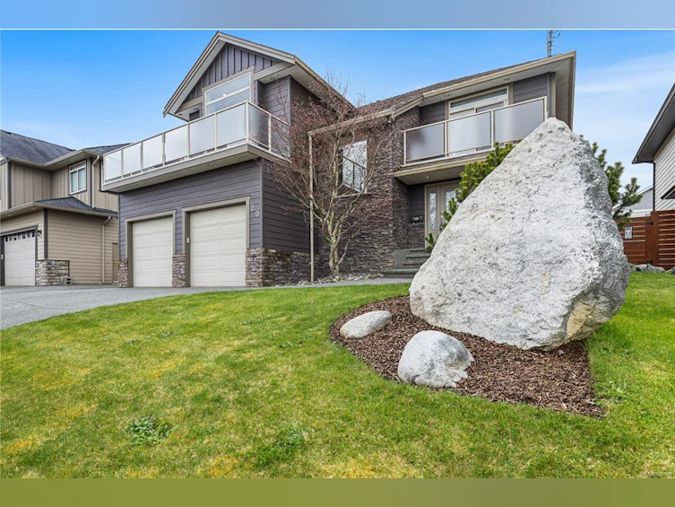 20 S Mclean Street, Campbell River, BC, V9W 6E1 - 2